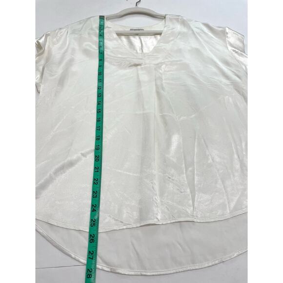 Rails Womens Nala Short Sleeve Top Blouse Size M Ivory V-Neck Shiny Satin Basic - Picture 10 of 11